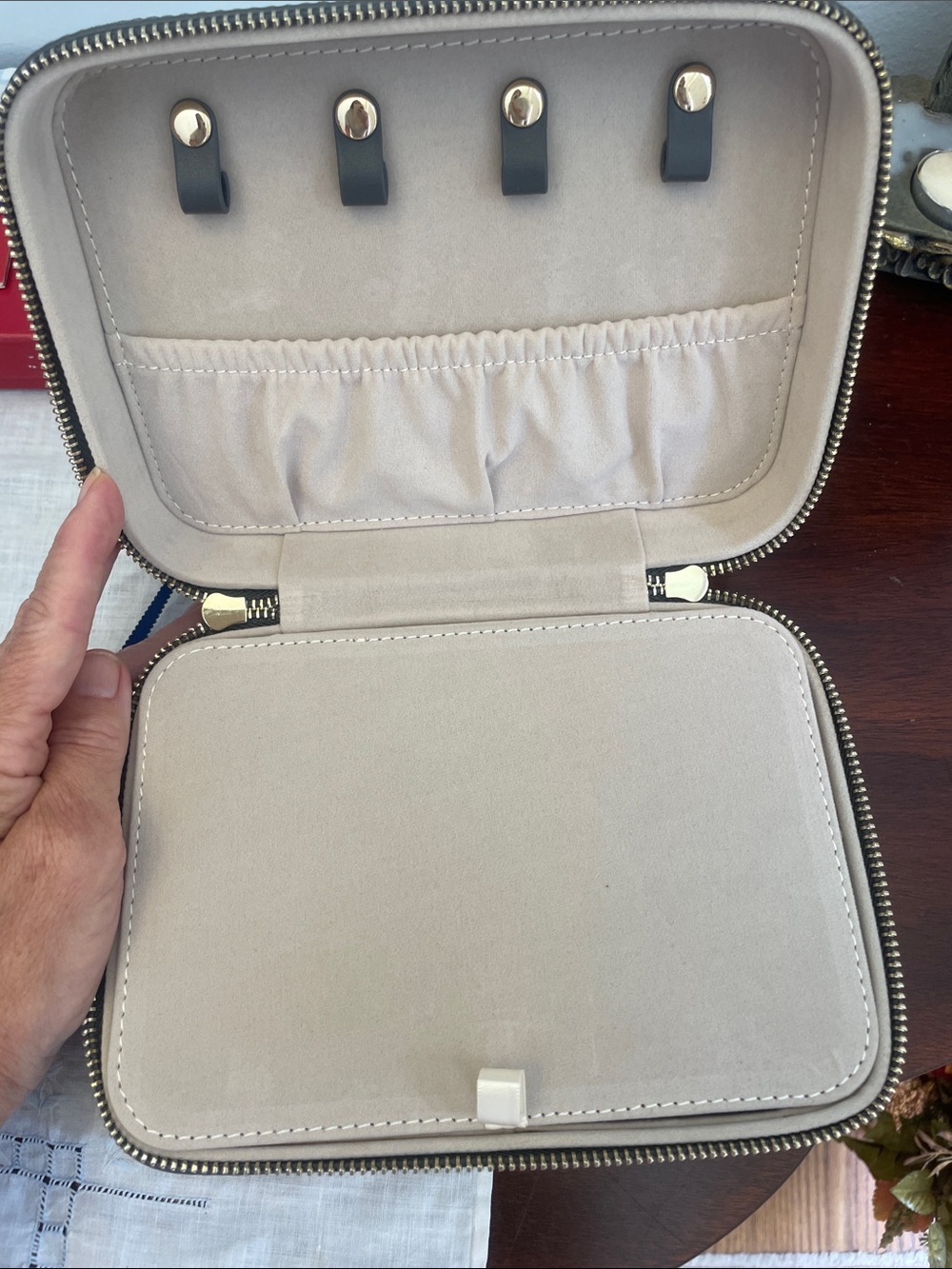 Jewelry case - Picture 2 of 3